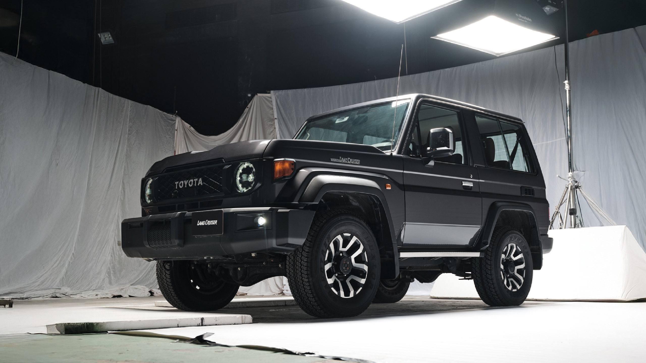 Photo Waleed Shah 01 2560x1440px Page Before